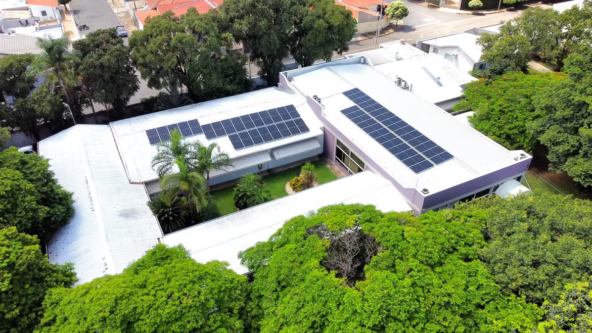 Detalhe da fixação dos painéis